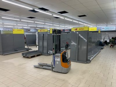 Ladenbau - prodejna Netto - regálové montáže